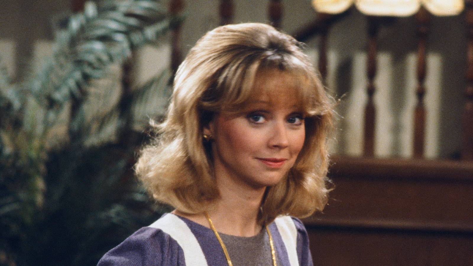 Still of Shelley Long as Diane Chambers in Cheers.
