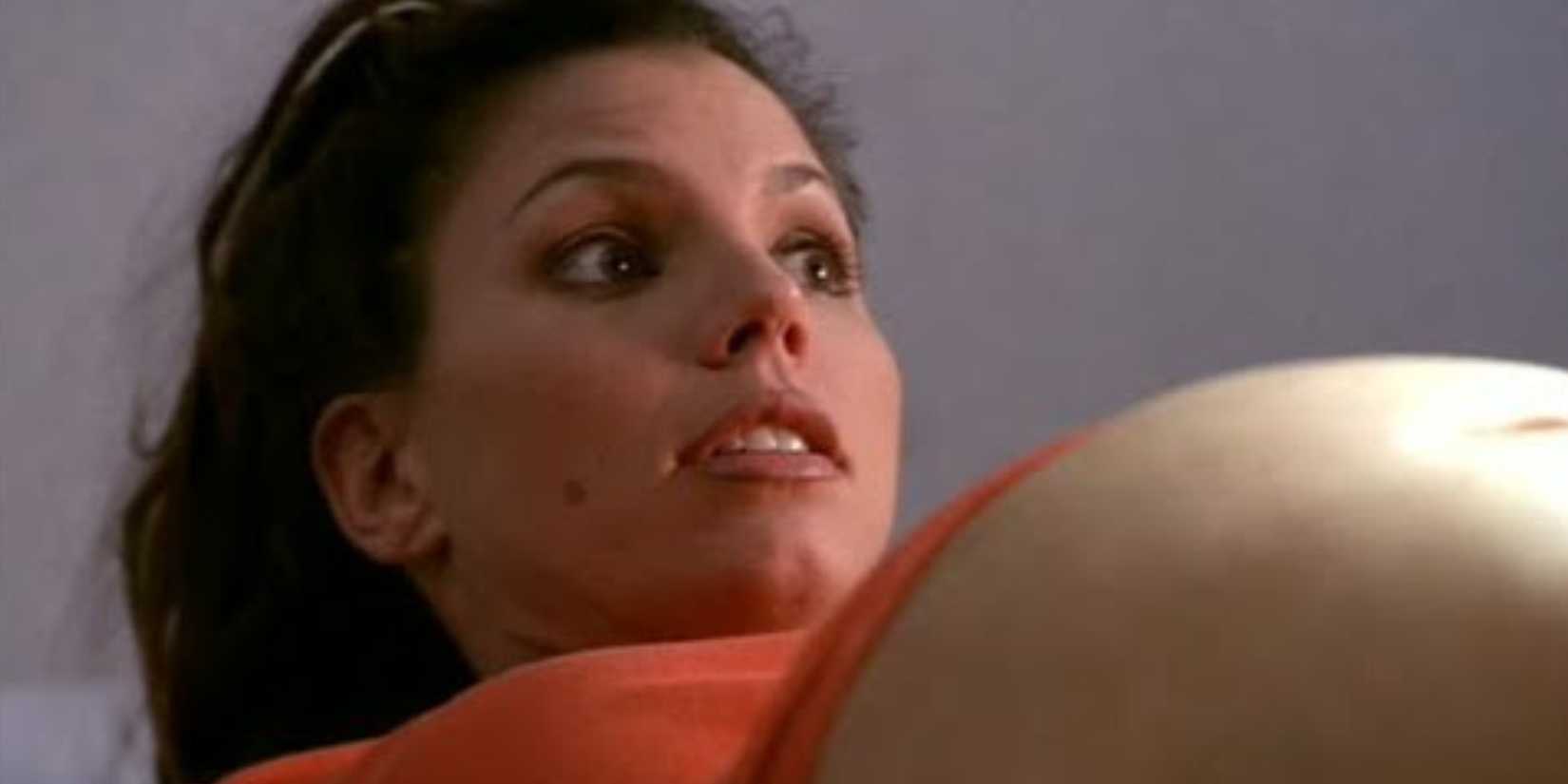 Cordelia's pregnancy bump in the episode Expecting
