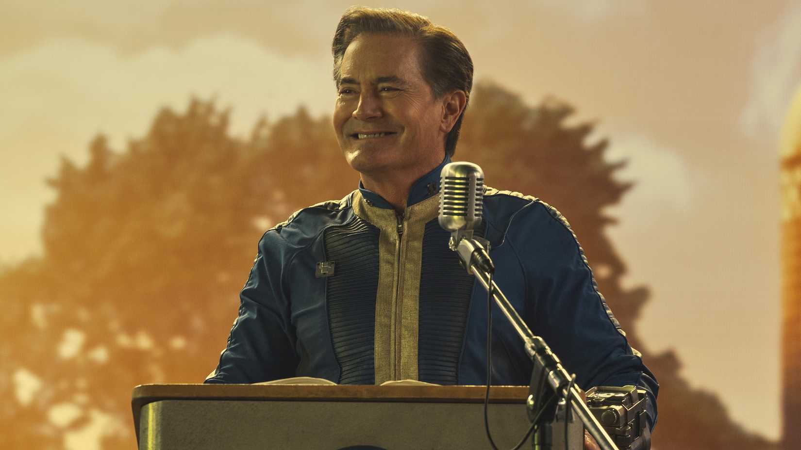 Kyle MacLachlan smiling in Fallout