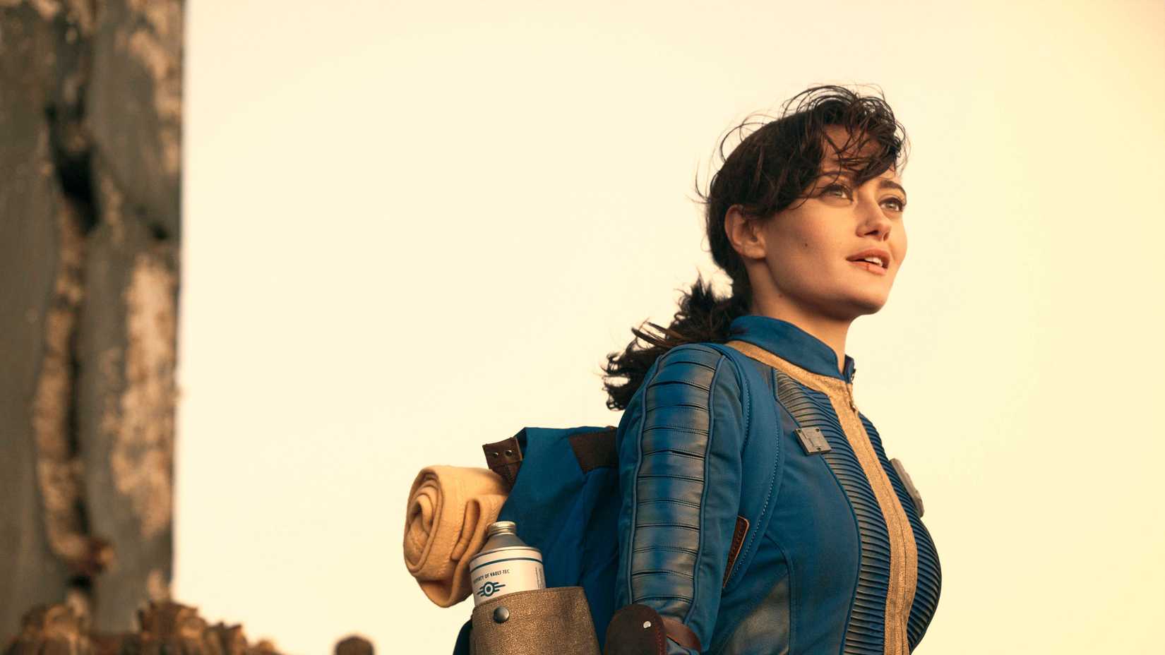 Lucy MacLean (Ella Purnell) looking at something