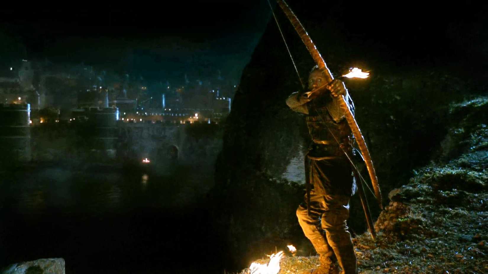 Game of Thrones Bronn firing arrow in blackwater bay