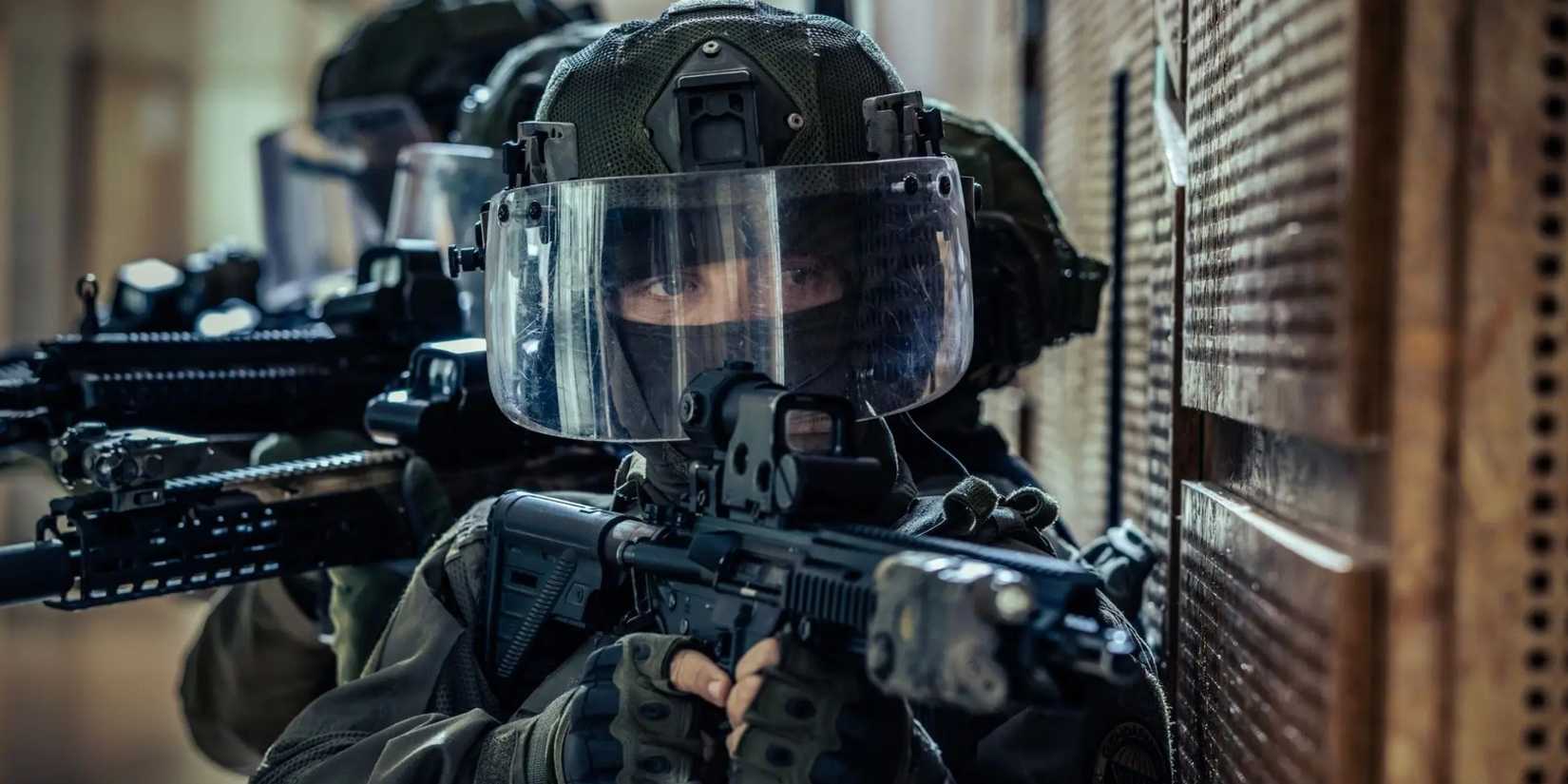 GIGN carrying out a mission in Elite Force on Netflix