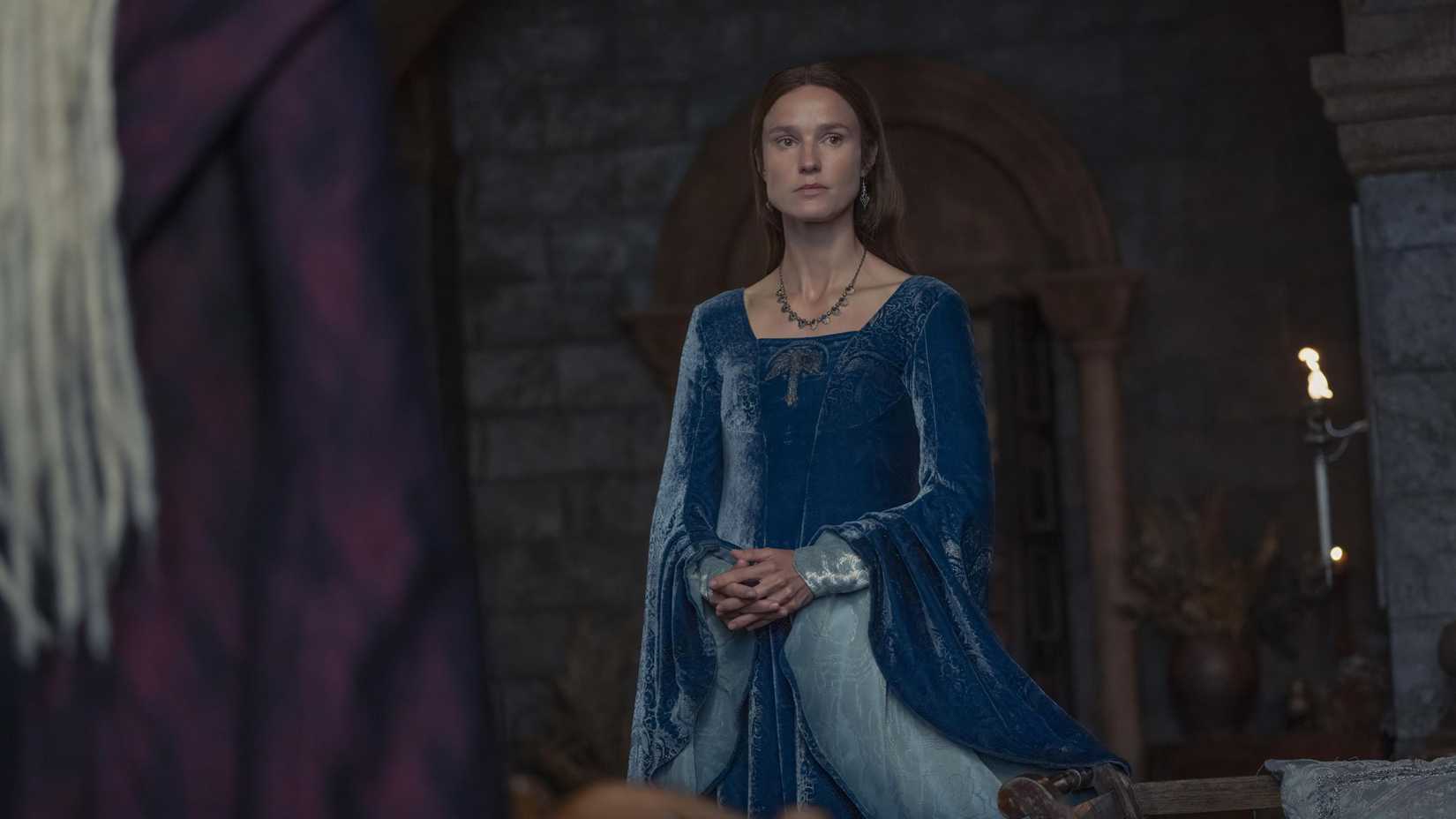Jeyne Arryn (Amanda Collin) standing and looking at someone in House of the Dragon.