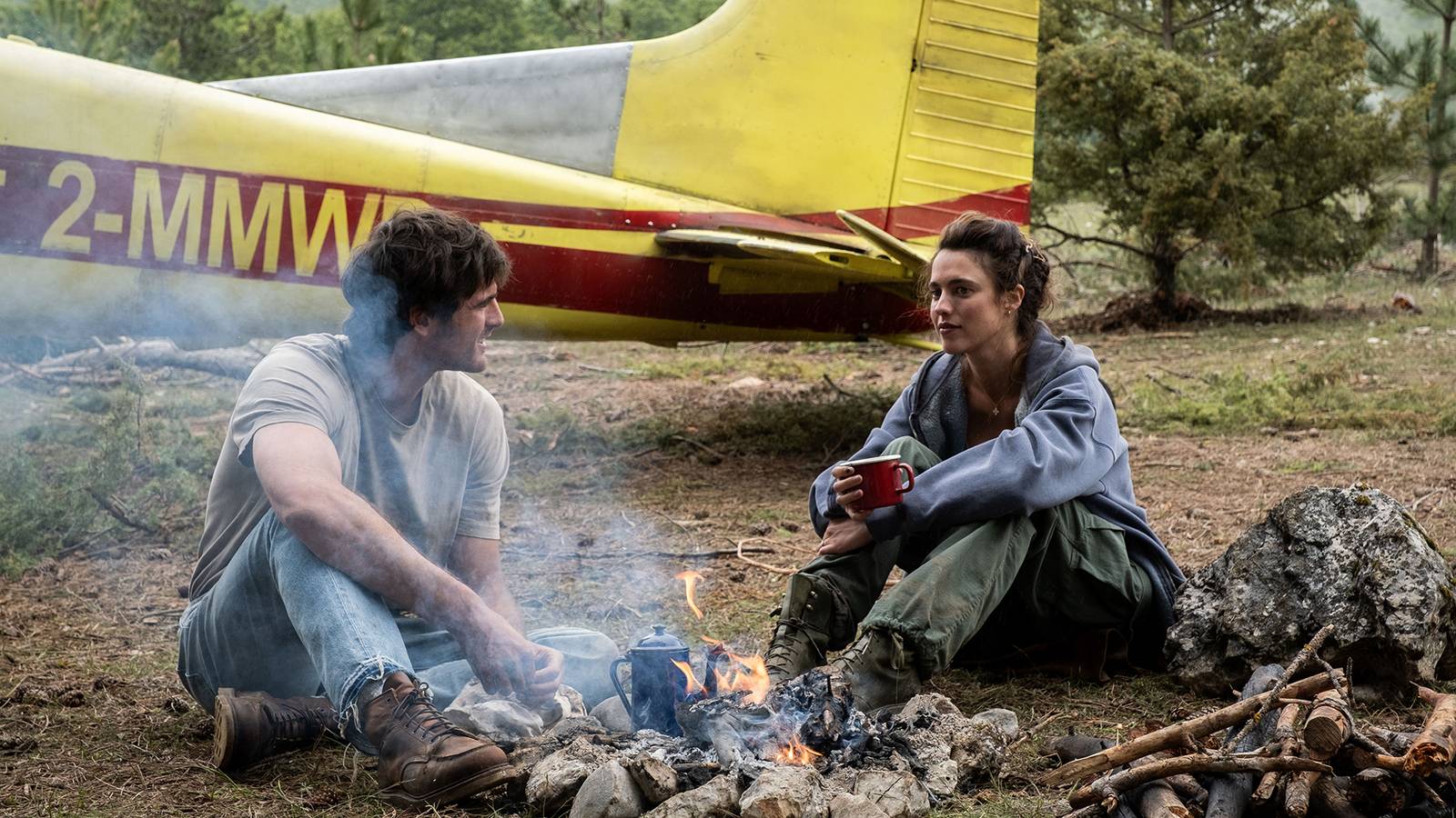 Jacob Elordi & Margaret Qualley Reveal What Made The Dog Stars Such A Unique Acting Experience
