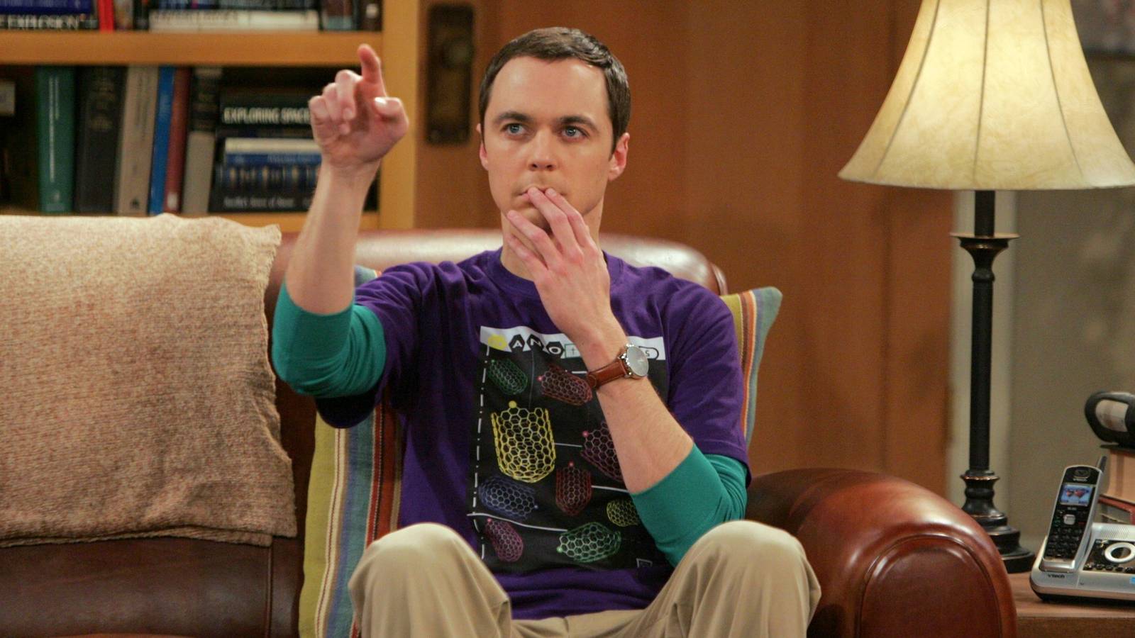 Jim Parsons as Sheldon doing calculations in The Big Bang Theory season 2