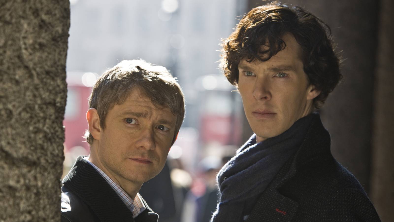 Martin Freeman as John Watson and Benedict Cumberbatch Sherlock Holmes in Sherlock season 1 episode 2