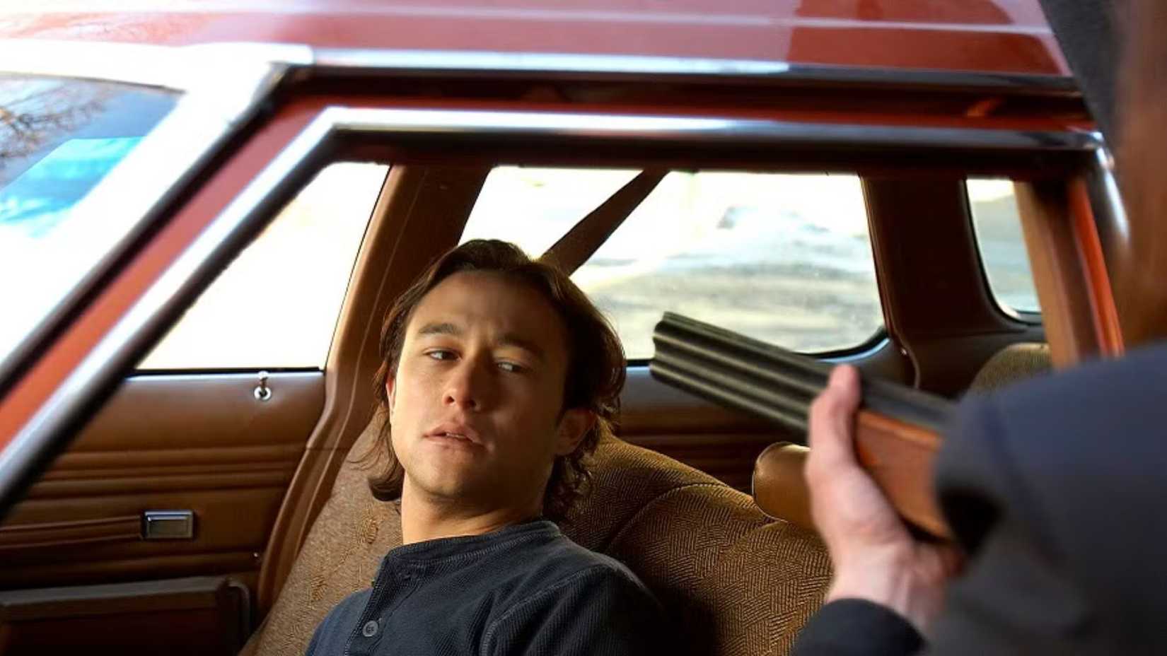 Joseph Gordon Levitt sits in a car in The Lookout