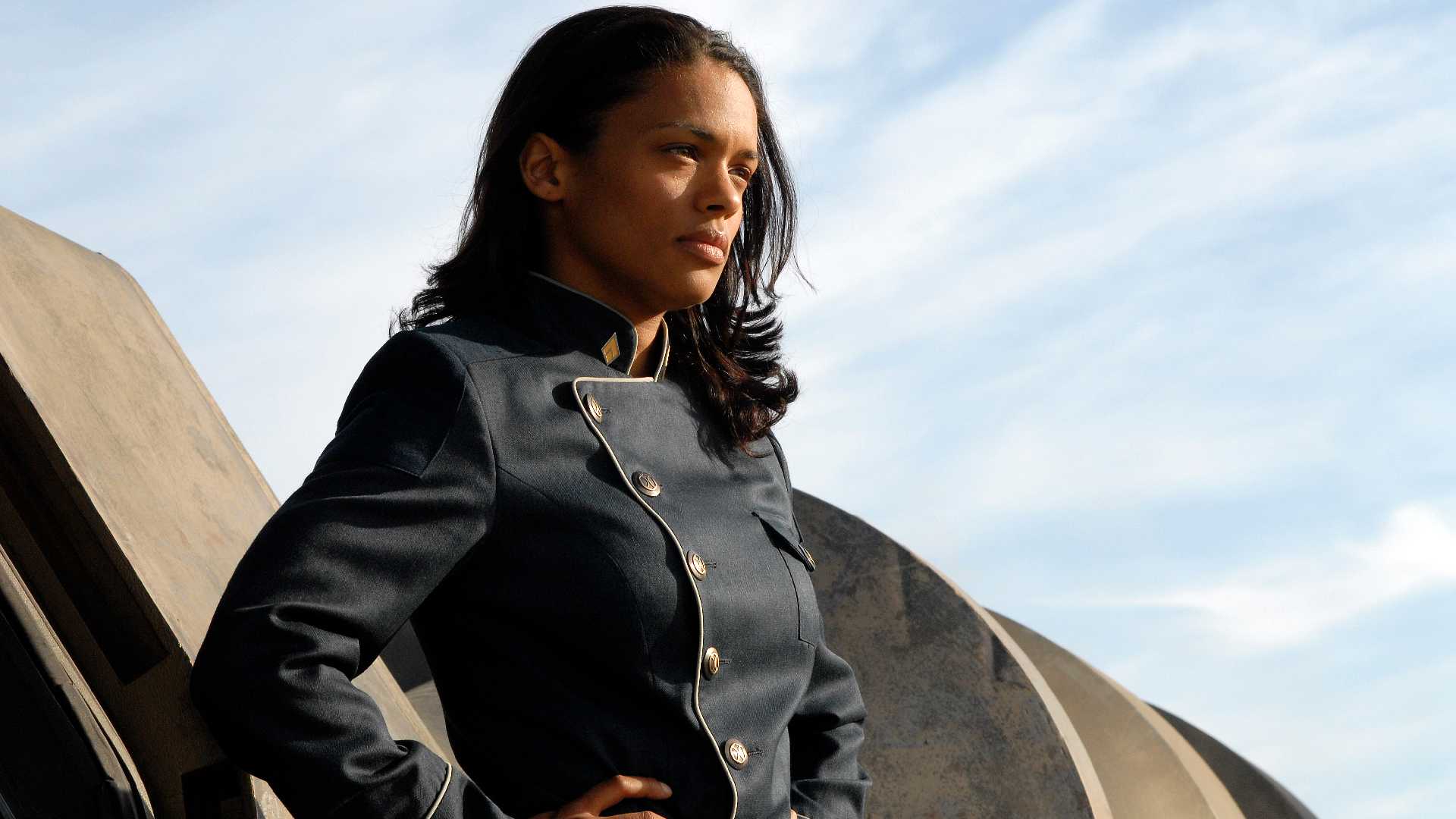 Kandyse McClure standing outside in Battlestar Galactica.
