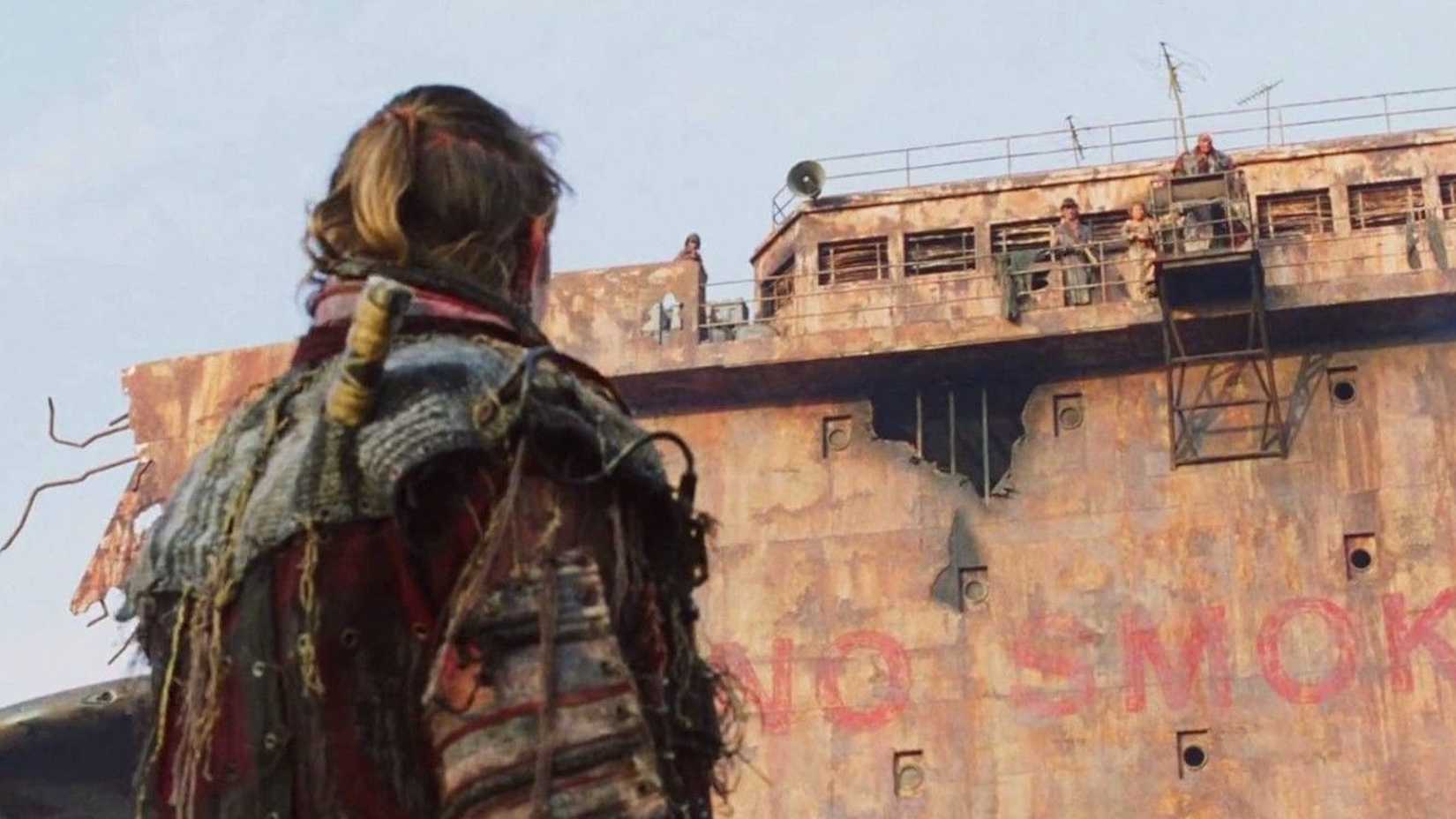 Kevin Costner as the mariner looking up at a massive wall in Waterworld-1