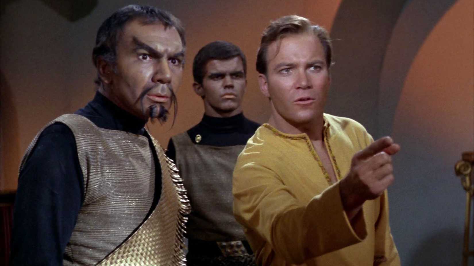 Kor and Kirk pointing