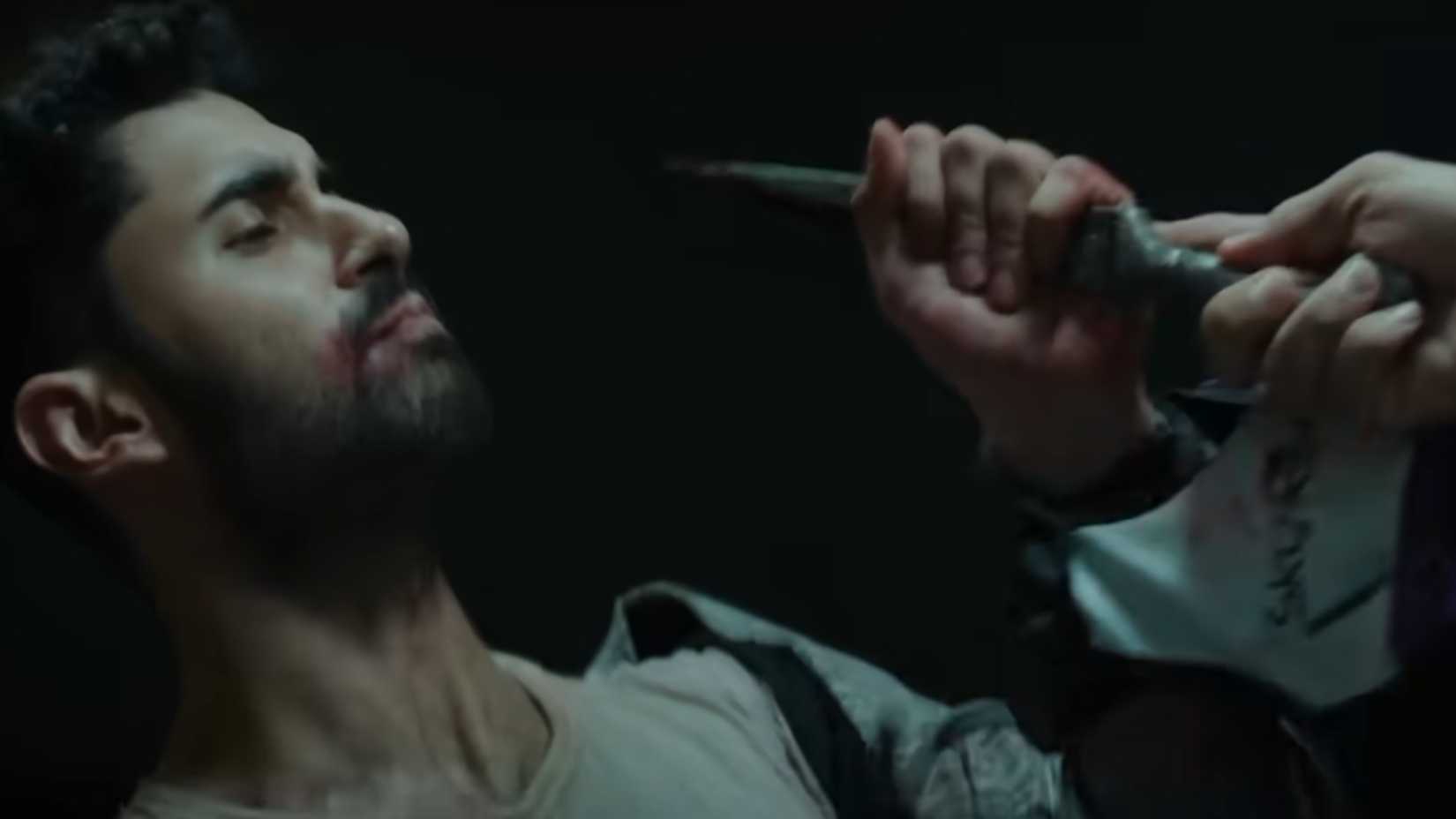 Lakshya narrowly avoiding a knife attack in Kill