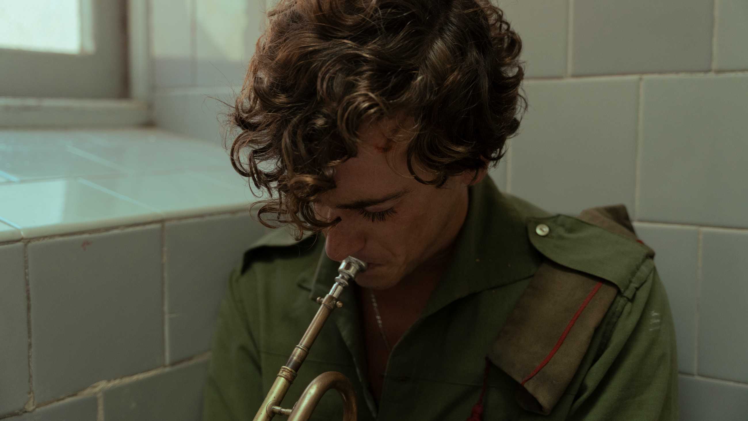 La Bola Negra character playing an instrument