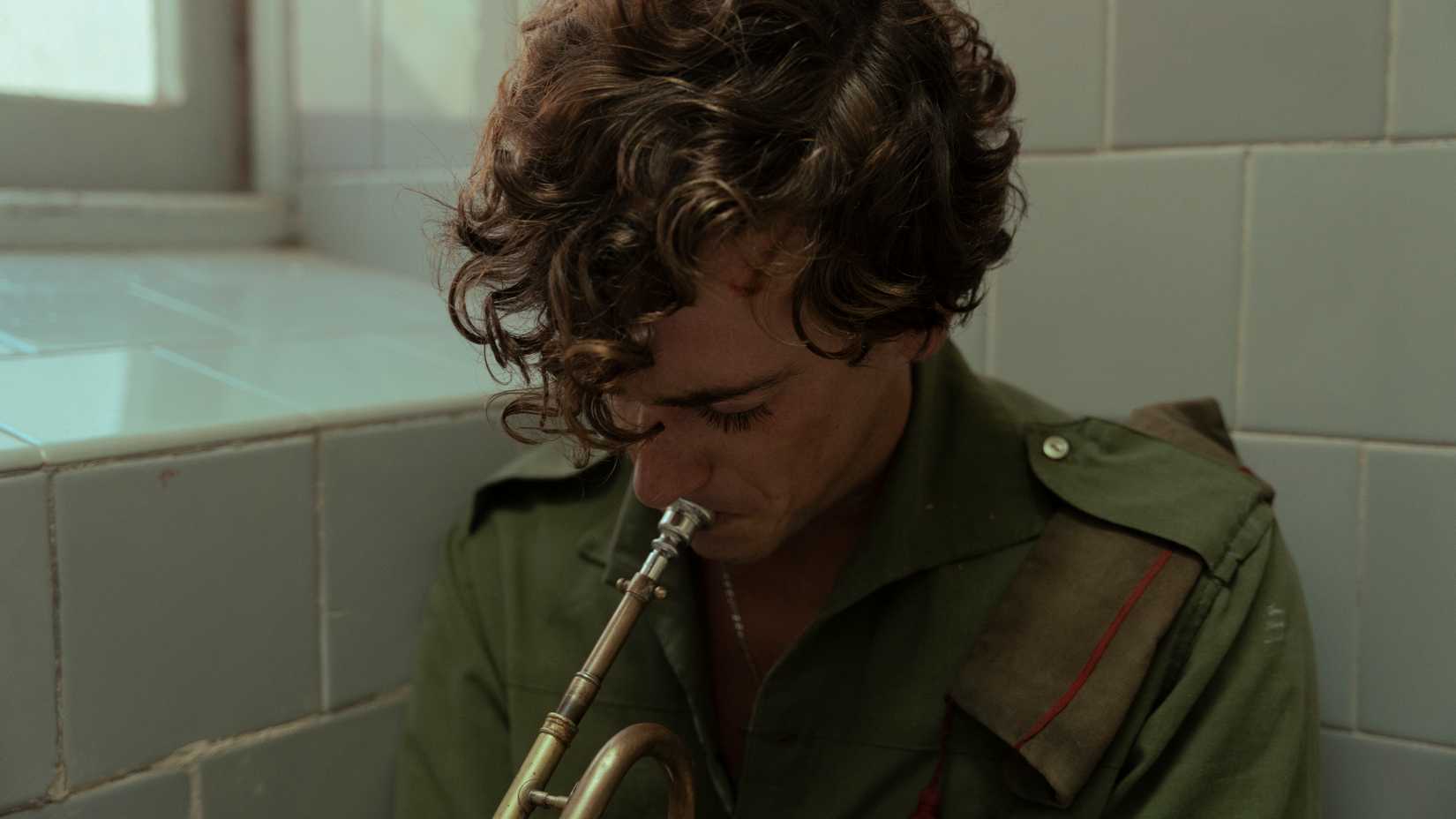 La Bola Negra character playing an instrument