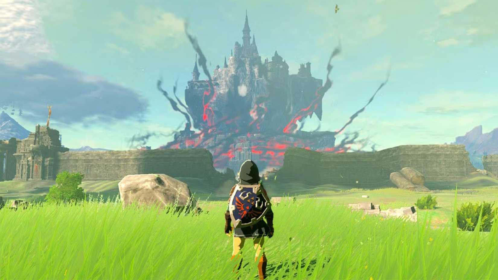 Link looking at Hyrule Castle in Zelda Tears of the Kingdom