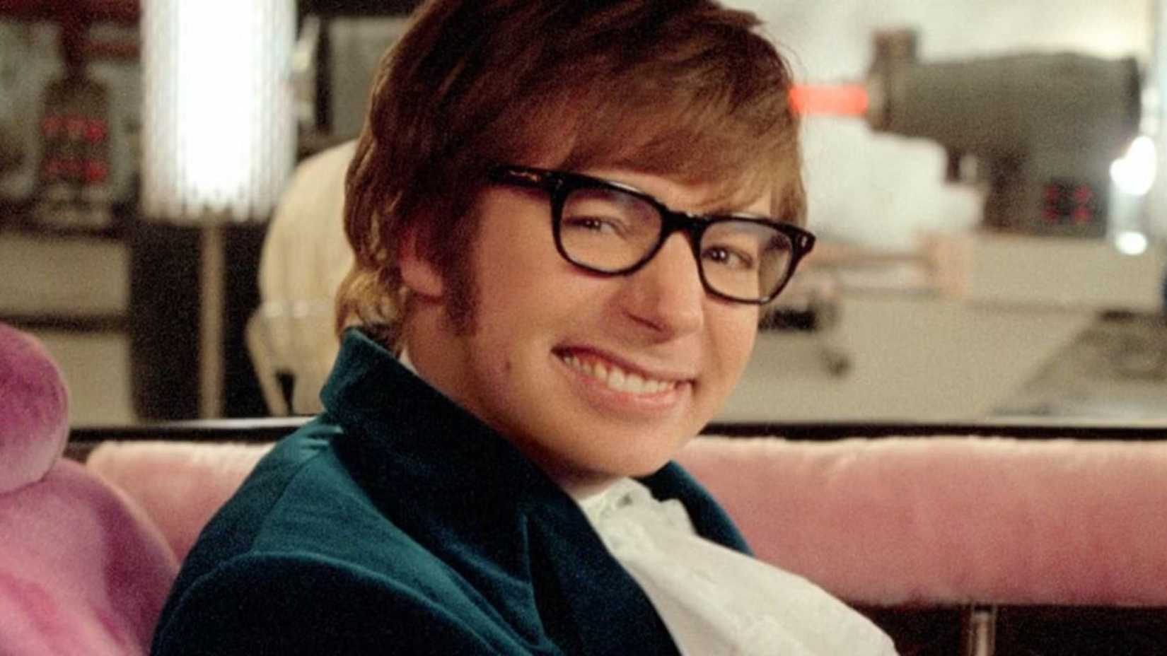 Mike Myers as Austin in the time machine in Austin Powers The Spy Who Shagged Me