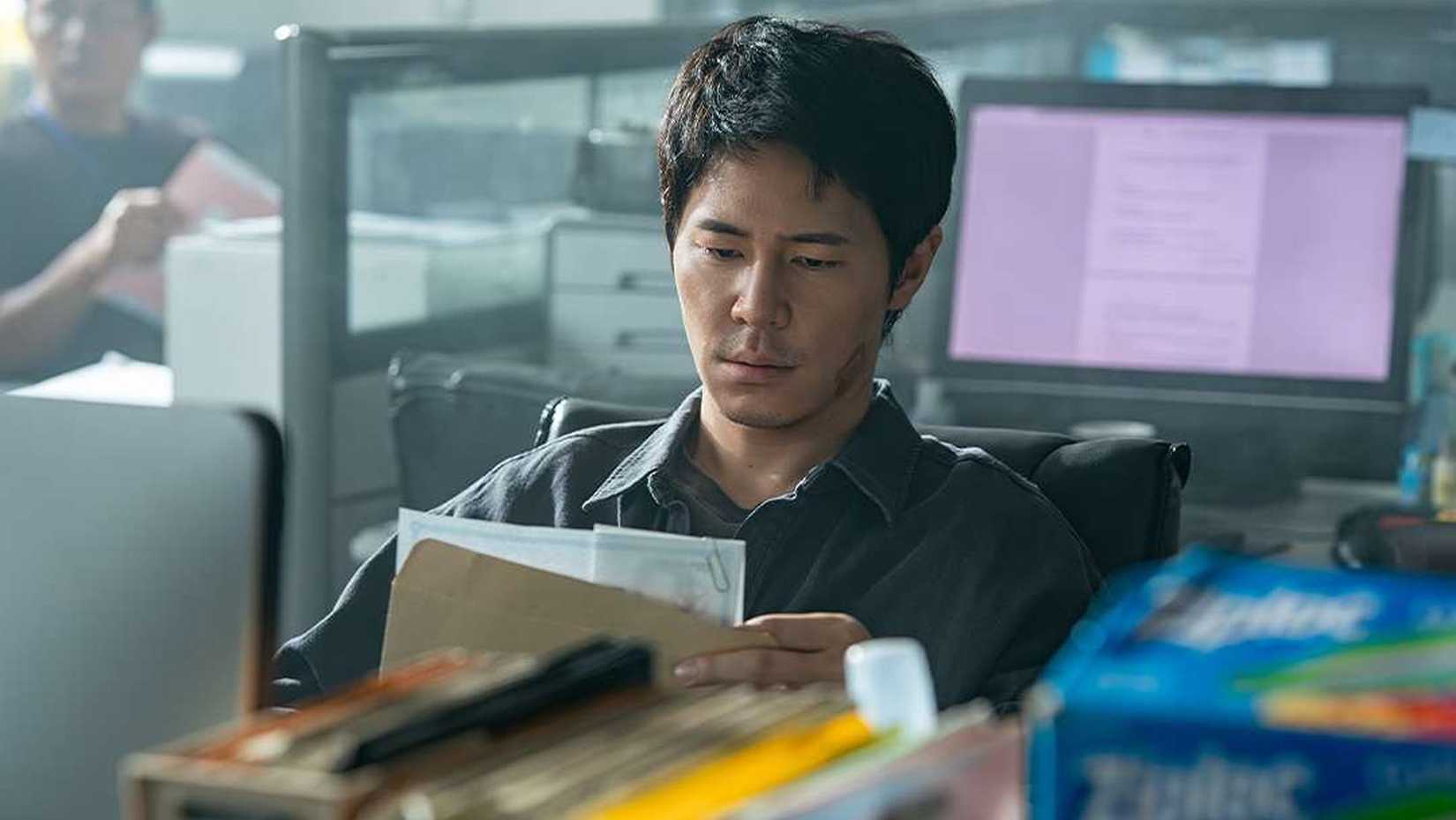 Detective Sun-yong Played By Lee Kyu-hyung In Netflix Mousetrap Series
