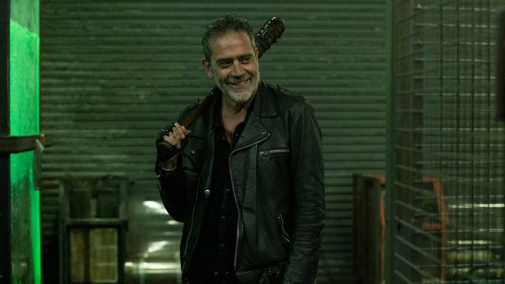 Negan standing beside the Dama's cage smiling in The Walking Dead Dead City season 3 episode 2