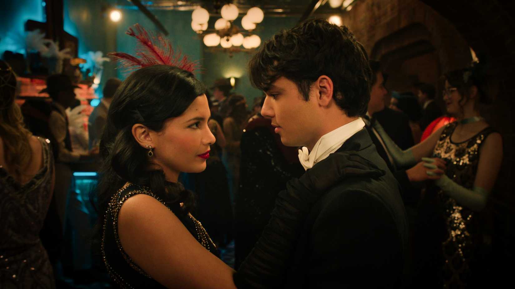 Nikki Rodriguez as Jackie Howard, Naveen Paddock as Elliot in episode 310 of My Life with the Walter Boys