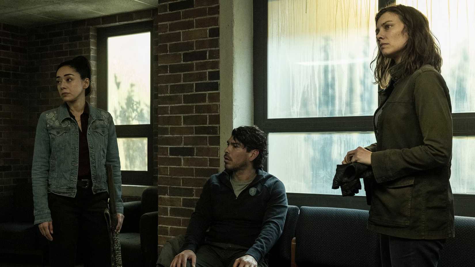 Renata (Aimee Garcia), Luis (Raúl Castillo), and Maggie (Lauren Cohan looking at something in The Walking Dead: Dead City