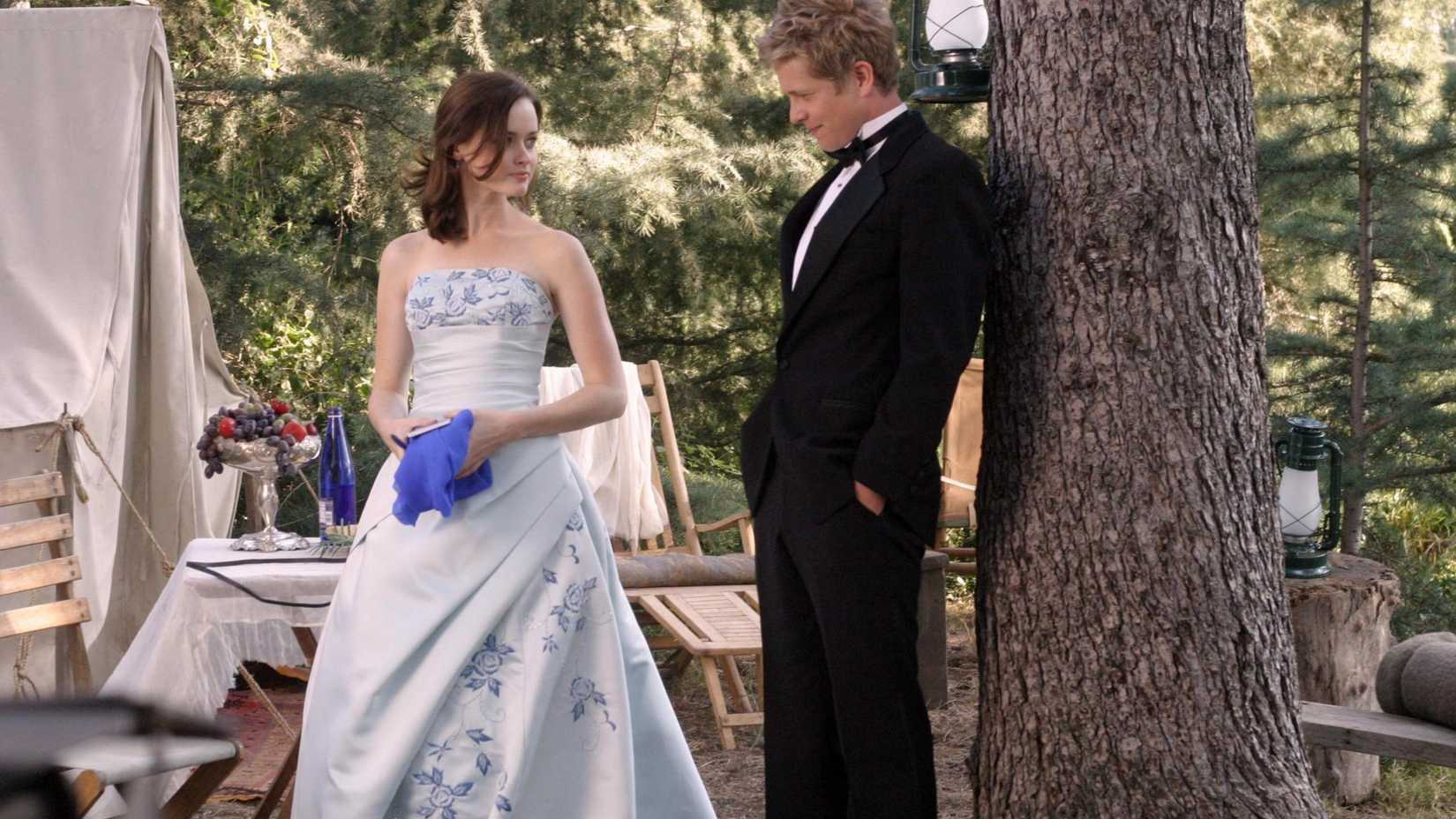 Rory (Alexis Bledel) and Logan (Matt Czuchry) in the woods in formalwear in Gilmore Girls