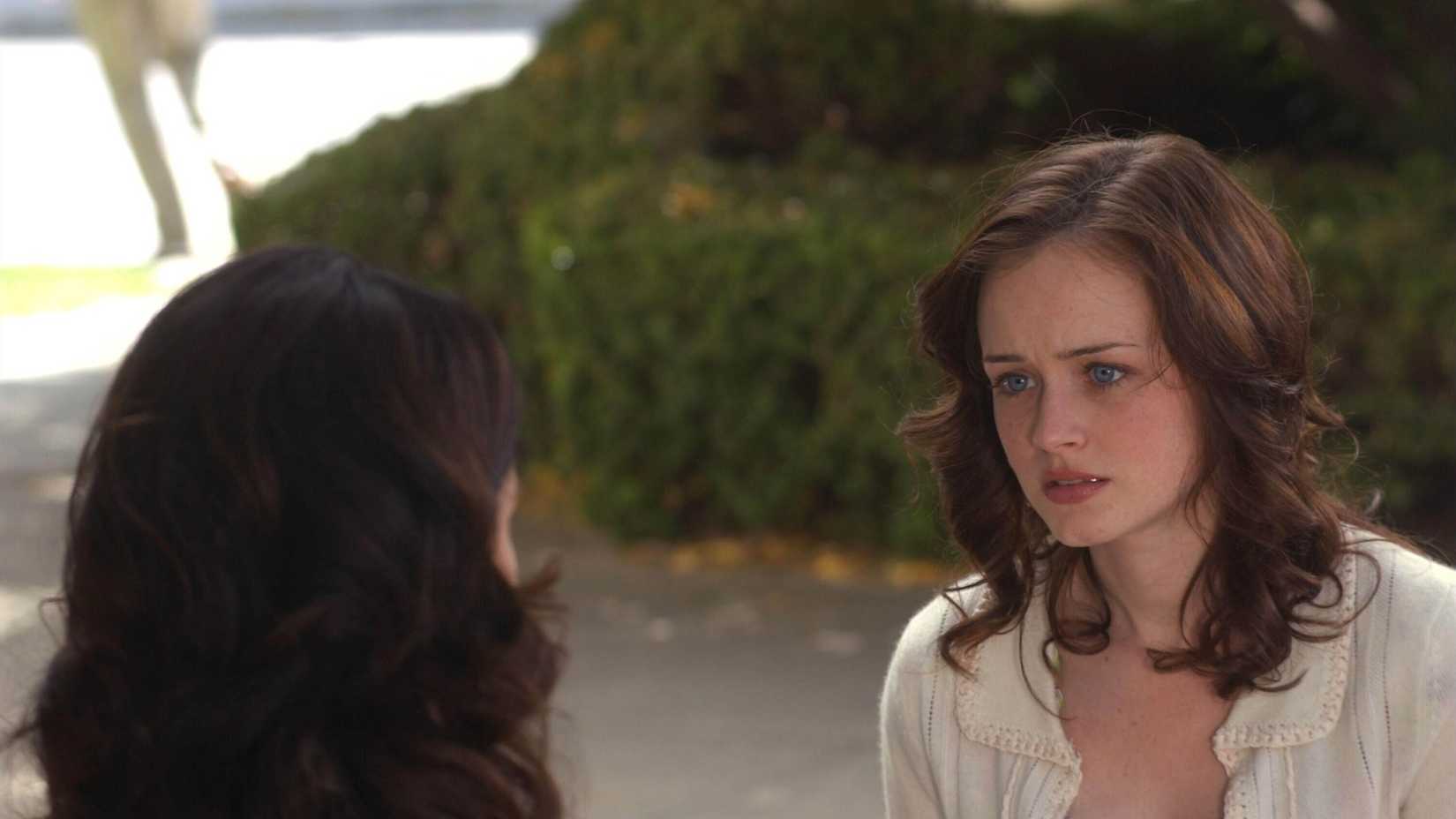 Rory (Alexis Bledel) arguing with Lorelai (Lauren Graham) in Gilmore Girls season 5