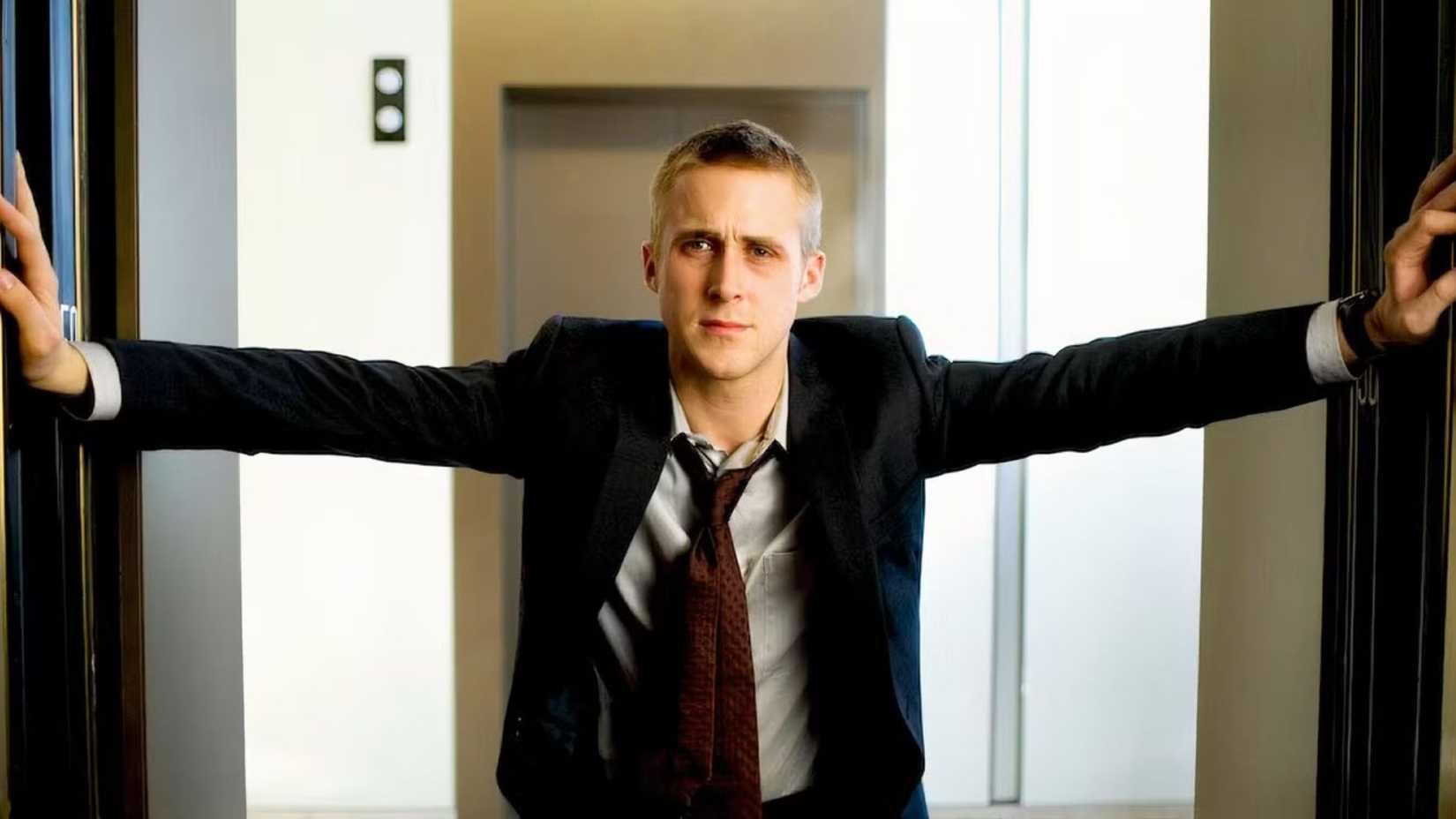 Ryan Gosling standing with arms stretched out in doorway in Fracture