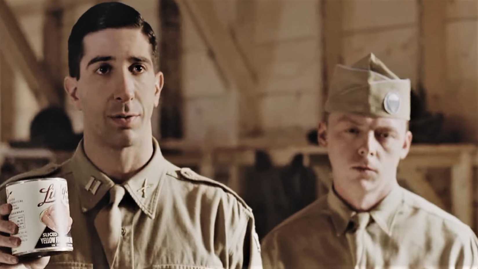 Simon Pegg and David Schwimmer in Band of Brothers