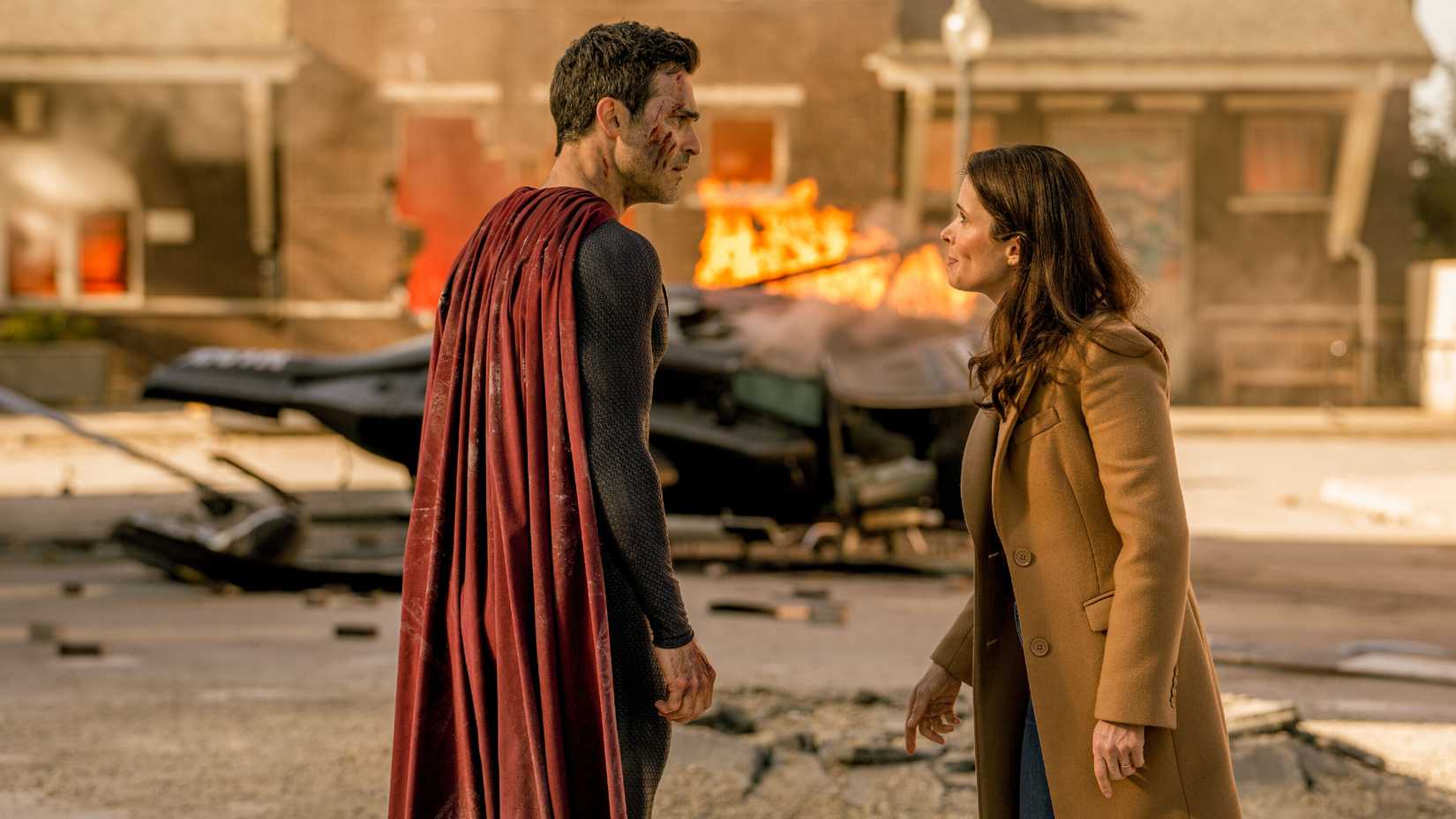 Superman and Lois look discheveled in the street in Superman & Lois season 4 episode 10 It Went By So Fast