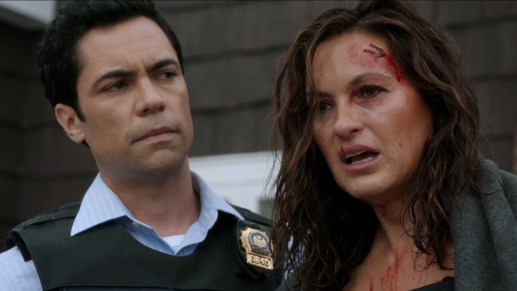Amaro helping Benson stand in Law & Order: SVU season 15, episode 1