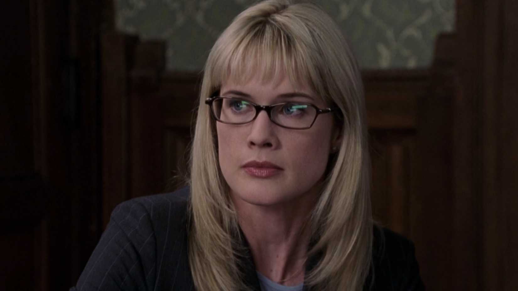 Alex Cabot pleading her case in Law & Order: SVU season 5, episode 4