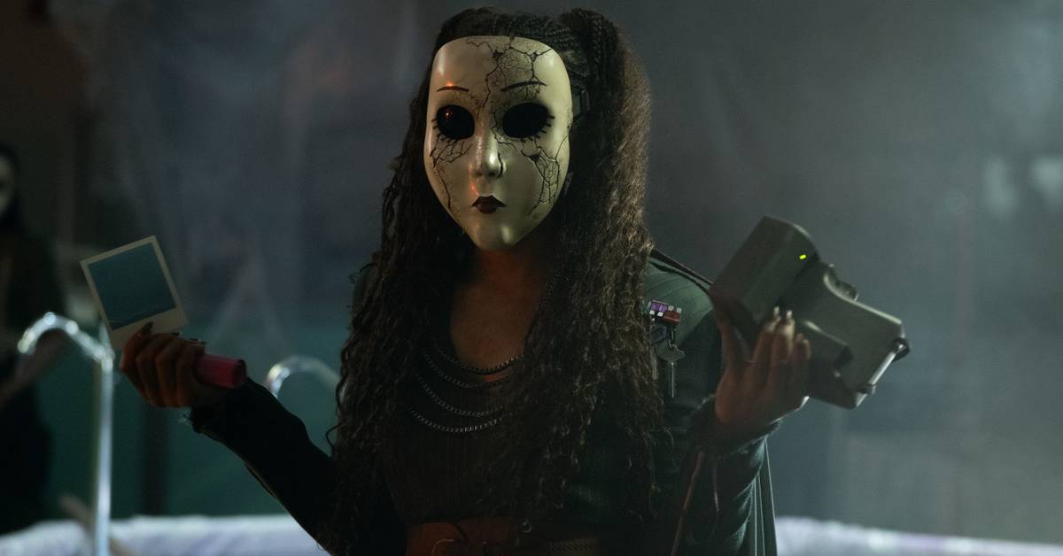 screenrant.com - Arielle Port - Mad Max Meets Barry In Peacock's Post-Apocalyptic Action Comedy With Season 3 Coming