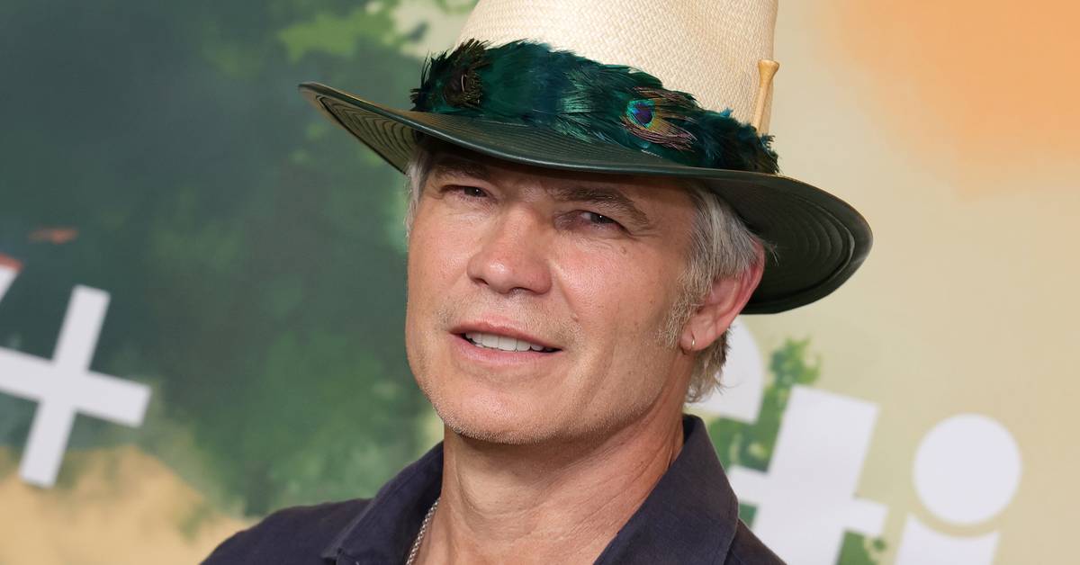 screenrant.com - Grant Hermanns - Timothy Olyphant & Brad Pitt's New Hollywood Thriller Blocked From 2 Major Theatrical Releases