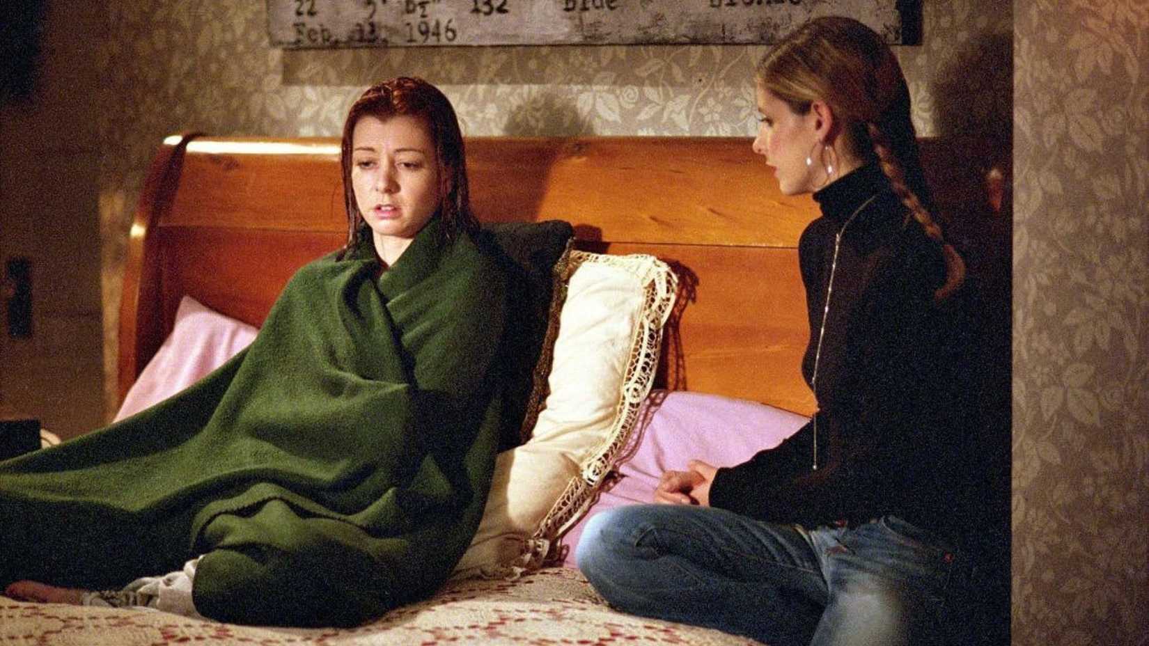 Buffy and Willow talk in Buffy the Vampire Slayer season 6