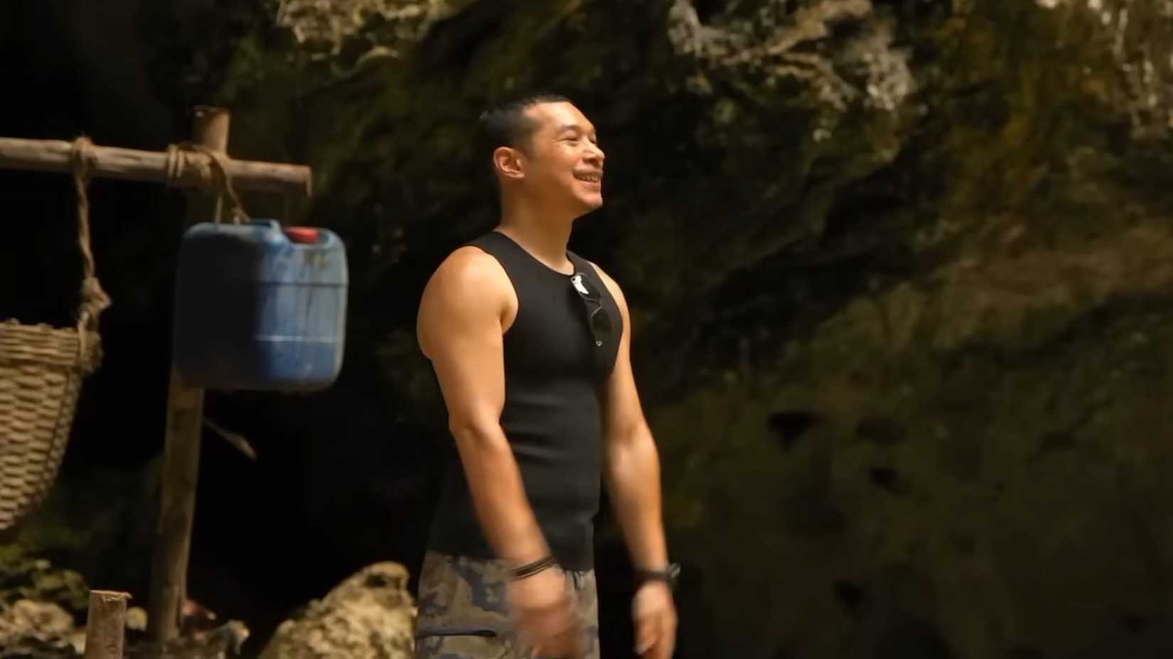 Wat (Tayme Thapthimthong) the tour guide grinning on the shore in The Devil's Mouth