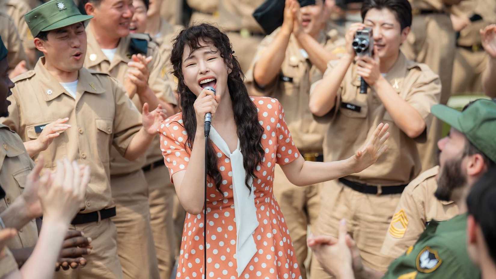 A woman singing to soldiers in Netflix's 2026 K-drama Tantara.