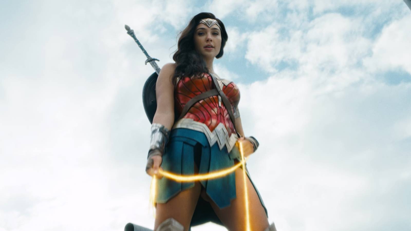 Wonder Woman holding her Lasso of Truth in The Flash