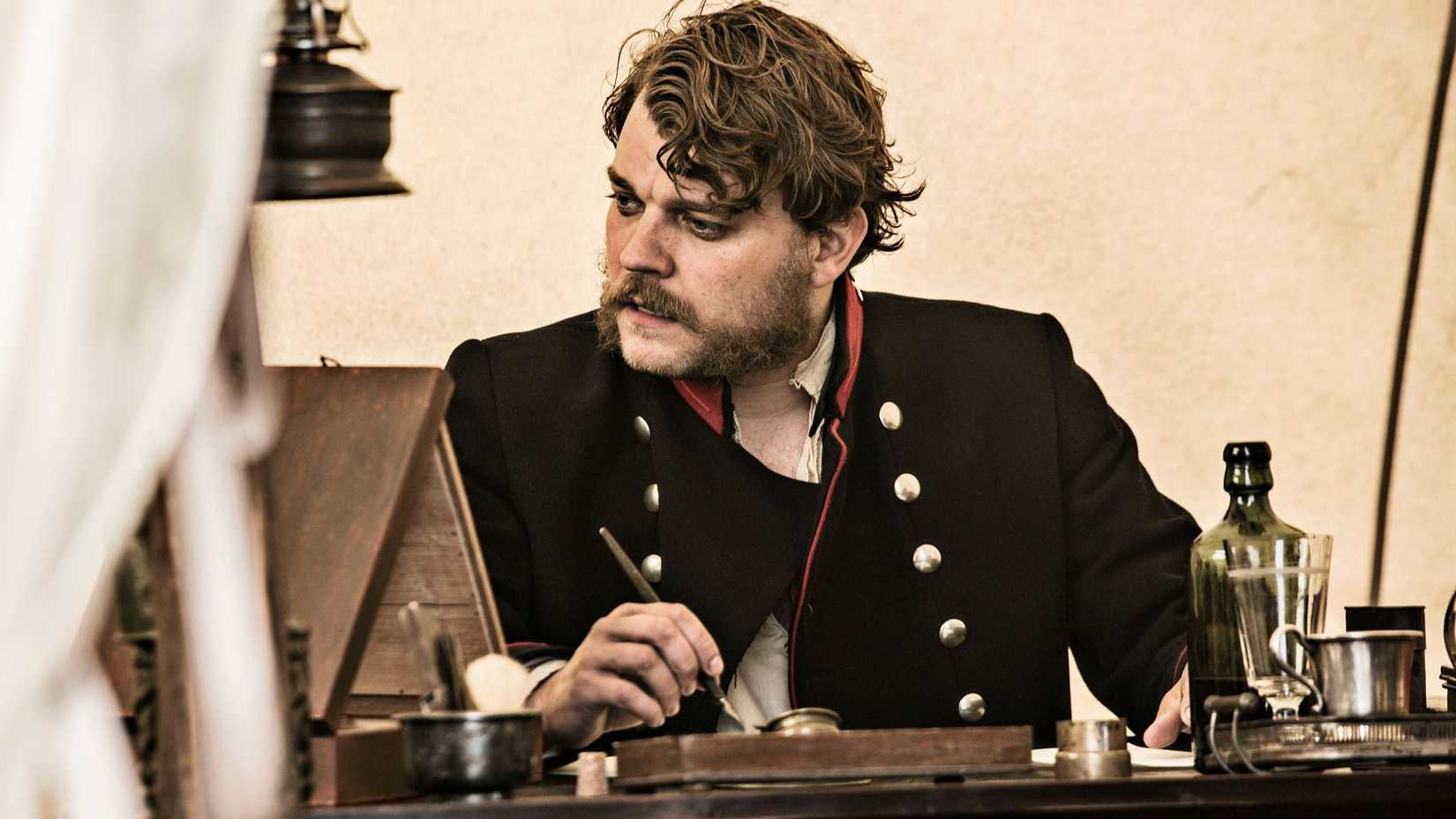 Pilou Asbæk as Didrich writing a letter in 1864.