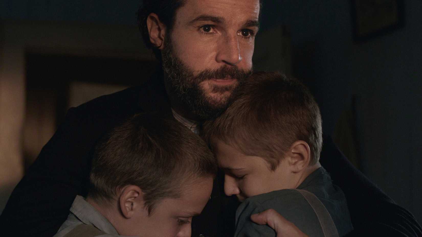 Adam Trask (Christopher Abbott) embracing his two boys in East of Eden