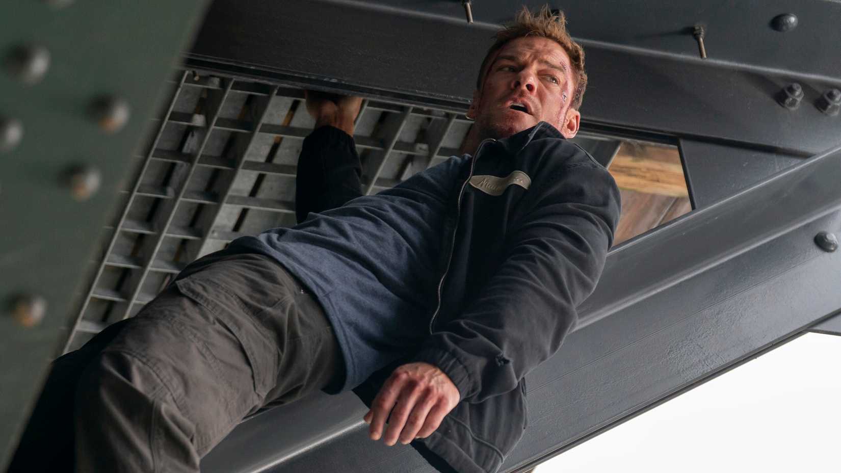 Alan Ritchson's Reacher in Reacher season 4-1
