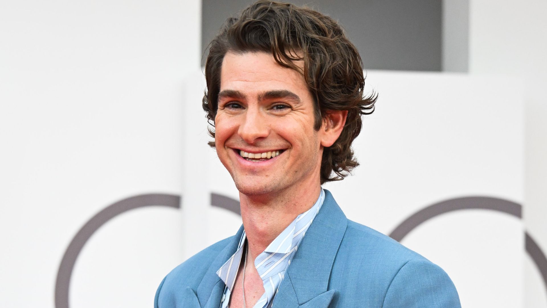 Andrew Garfield's New Historical Movie Officially Splits Critics & Audiences On Rotten Tomatoes image