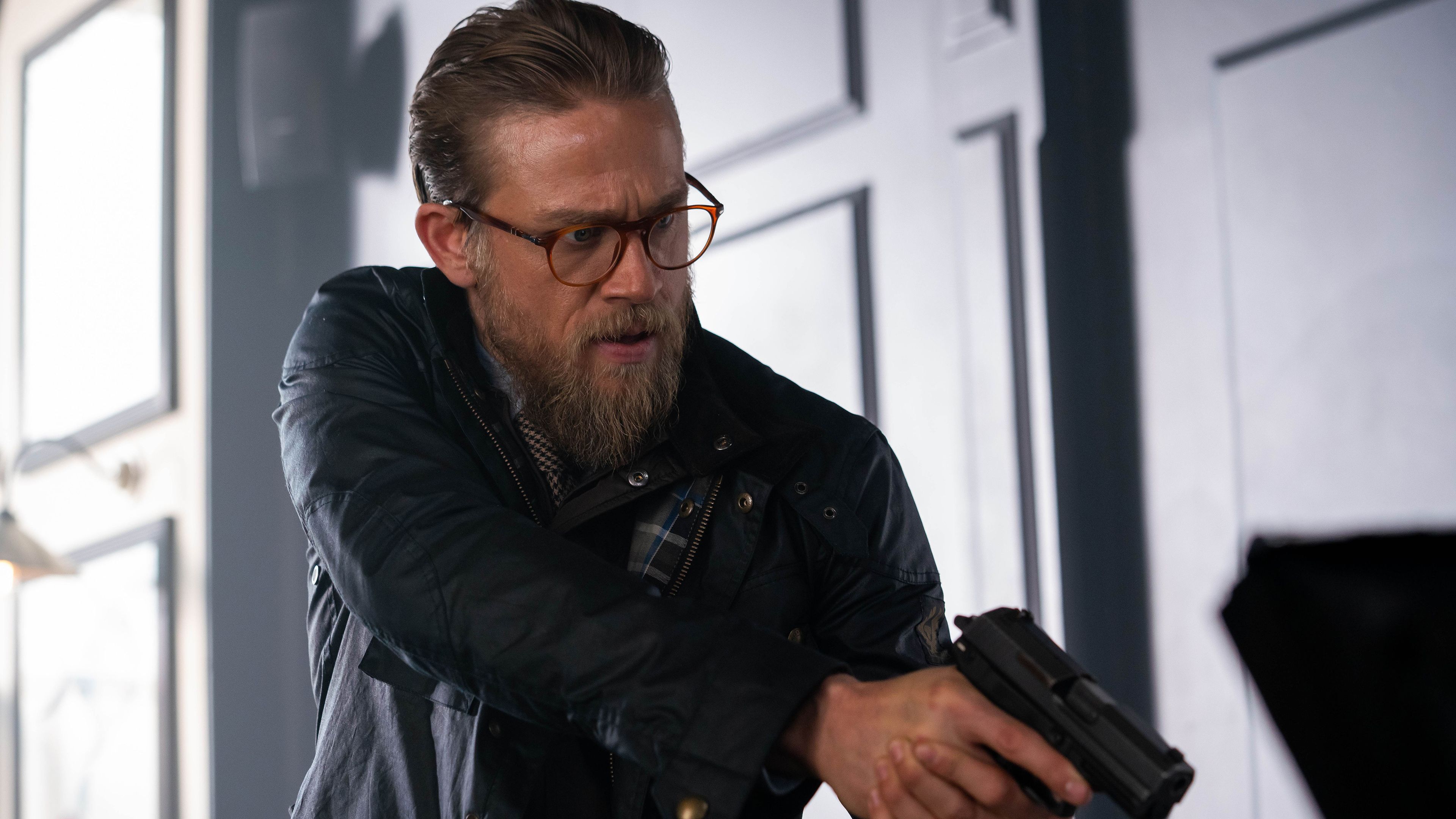 Charlie Hunnam Addresses The Gentlemen Return & Reveals Original Plan For Guy Ritchie's Netflix Spinoff image