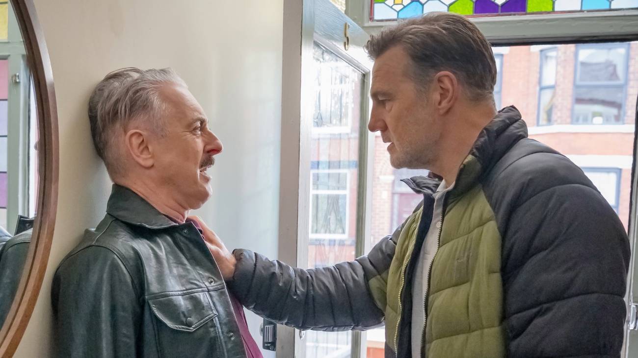 Clive Goss (David Morrissey) threatening Leo Struthers (Alan Cumming) in Tip Toe