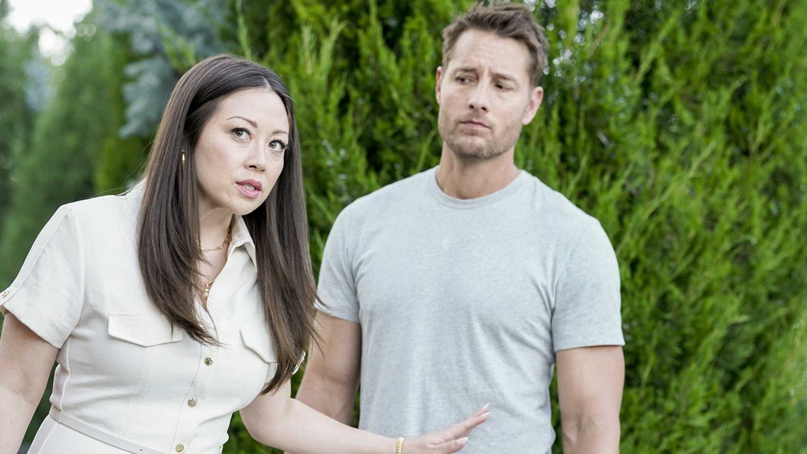 Colter looking at Reenie in a scene from Tracker