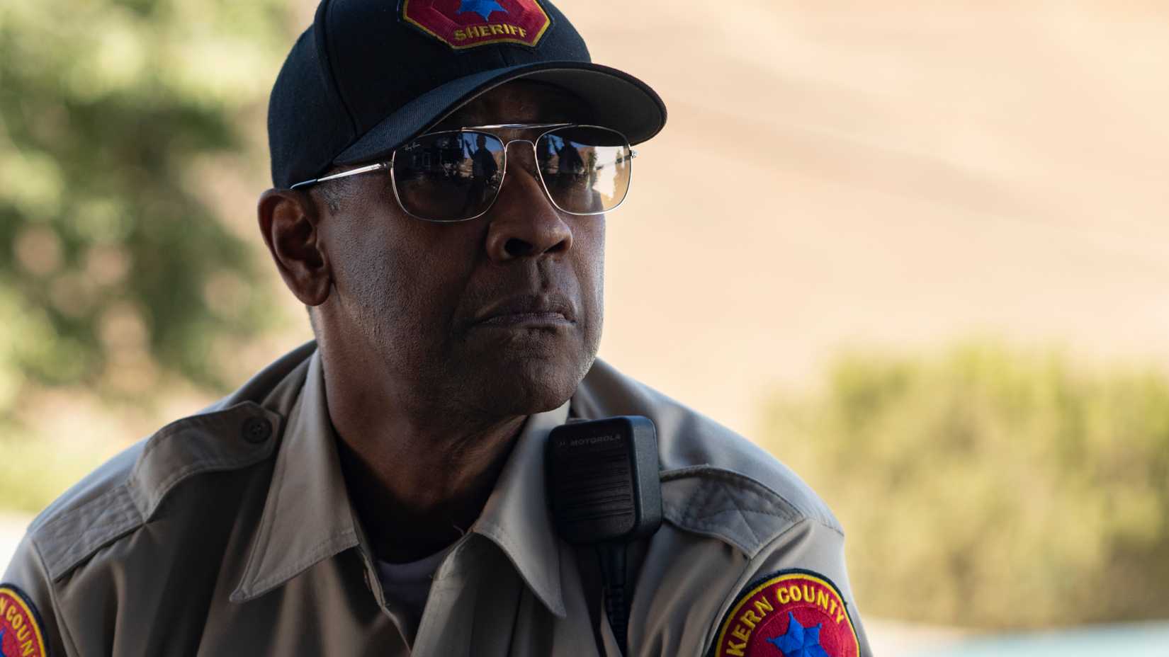 Denzel Washington wearing sunglasses in The Little Things