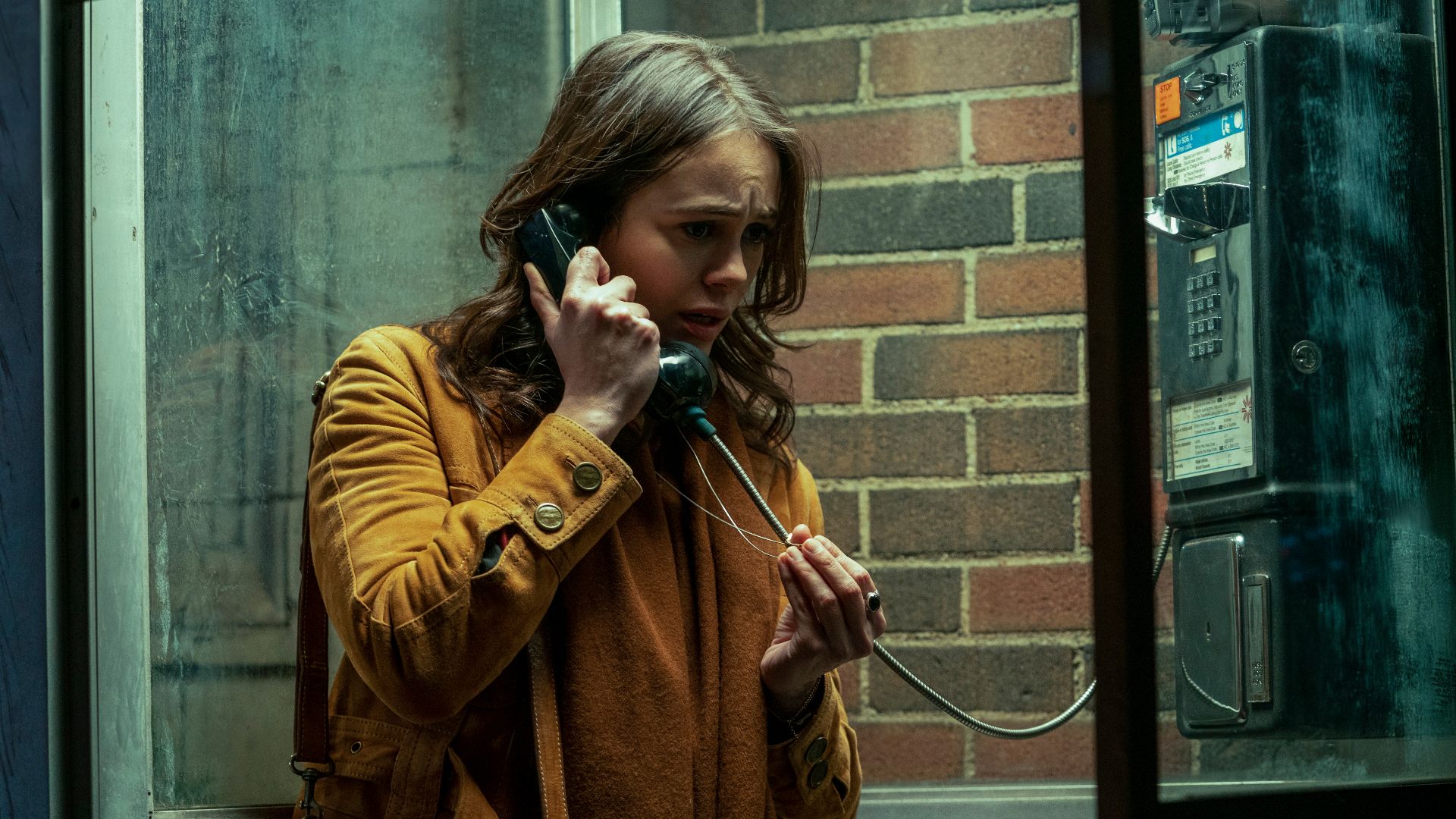 Stephen King Meets H.P. Lovecraft In Netflix’s Archive 81 Which You Can Binge In 1 Day image