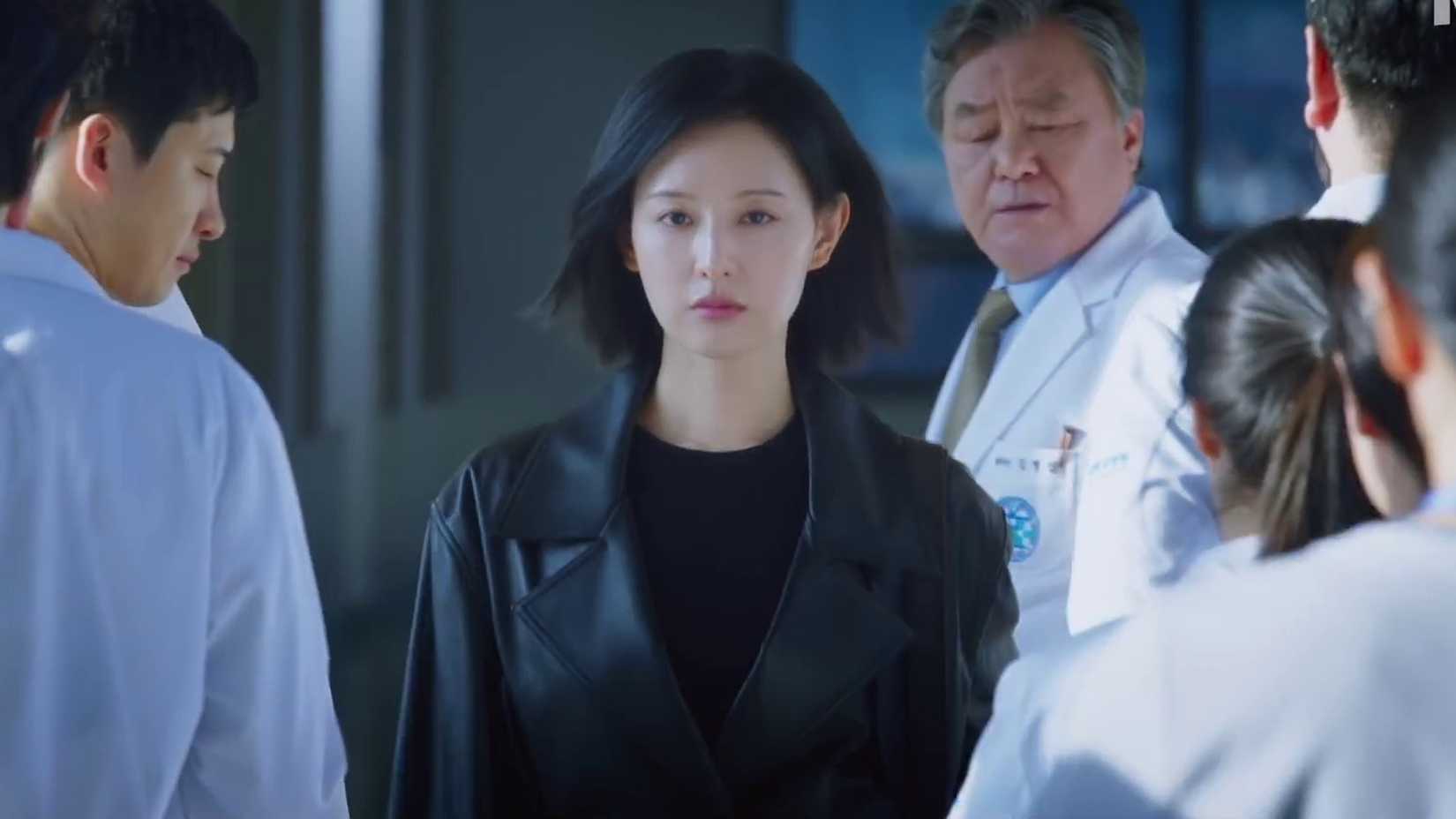 Netflix's Doctor X Mafia in White Featuring Gye Su-jeong surrounded by hospital staff.