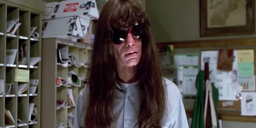 Doug Jones as Joey with long hair and sunglasses in Men in Black II