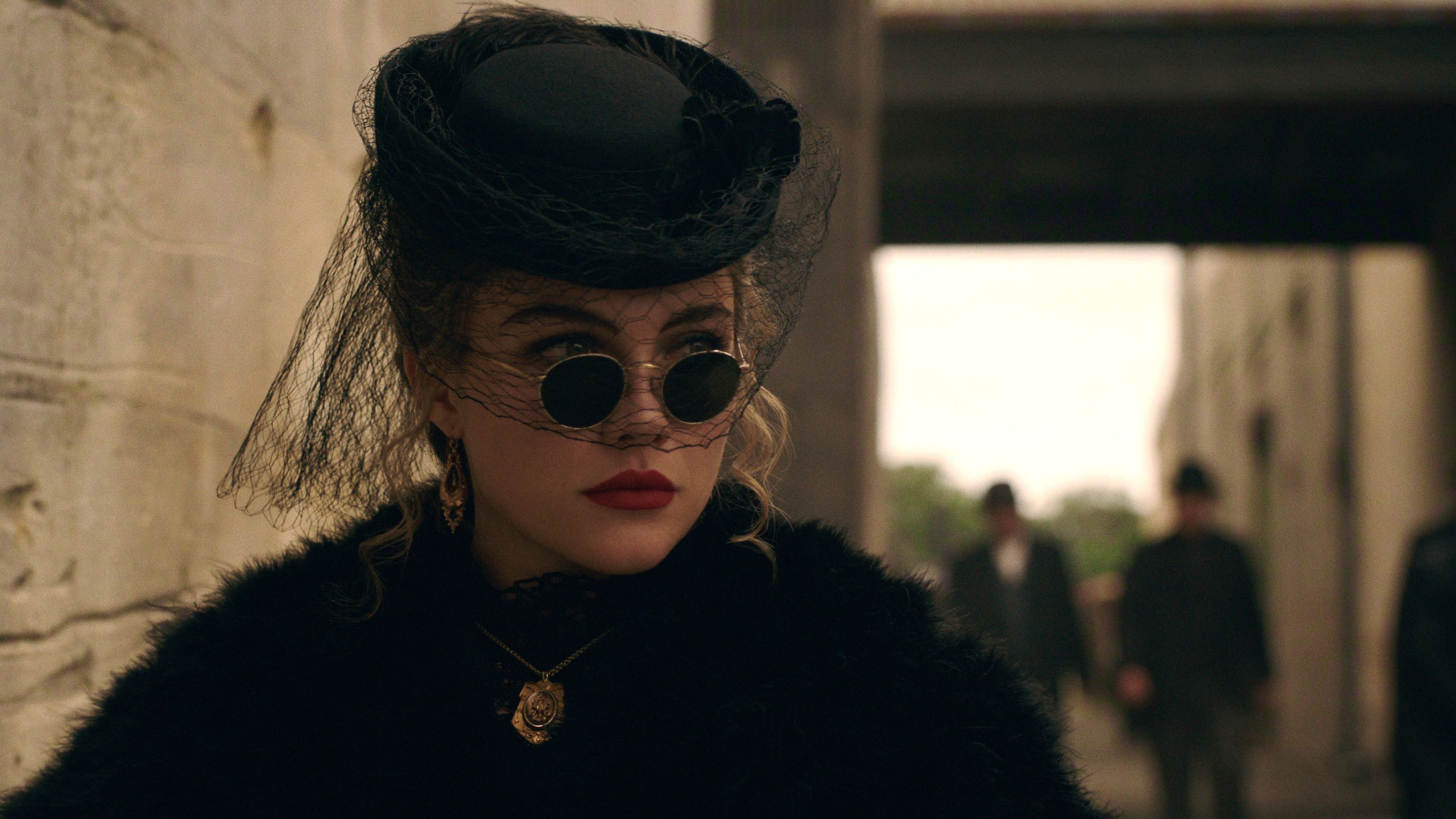 Florence Pugh Transforms Into Pure Evil In Netflix's East Of Eden Trailer