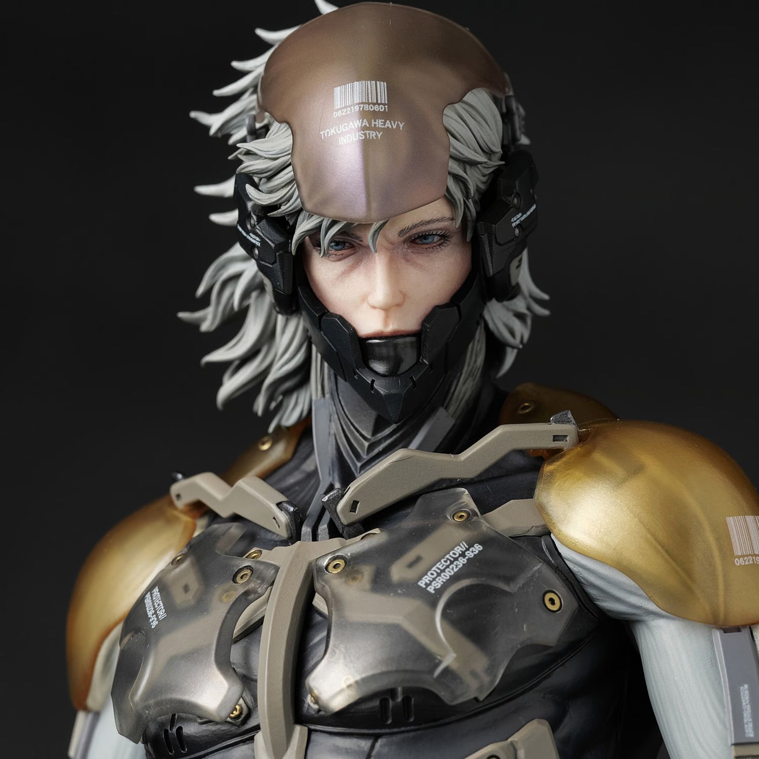 gecco-co-metal-gear-solid-raiden-statue-gallery-69c1a2a87c2b6