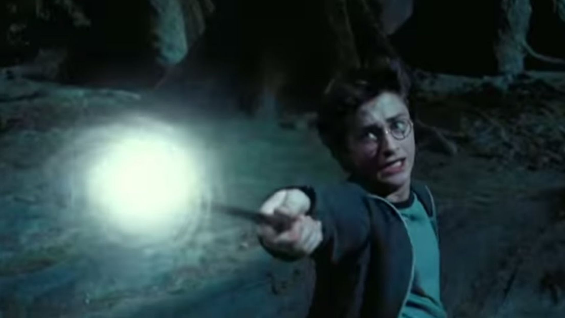 Harry Potter Casts Expecto Patronum